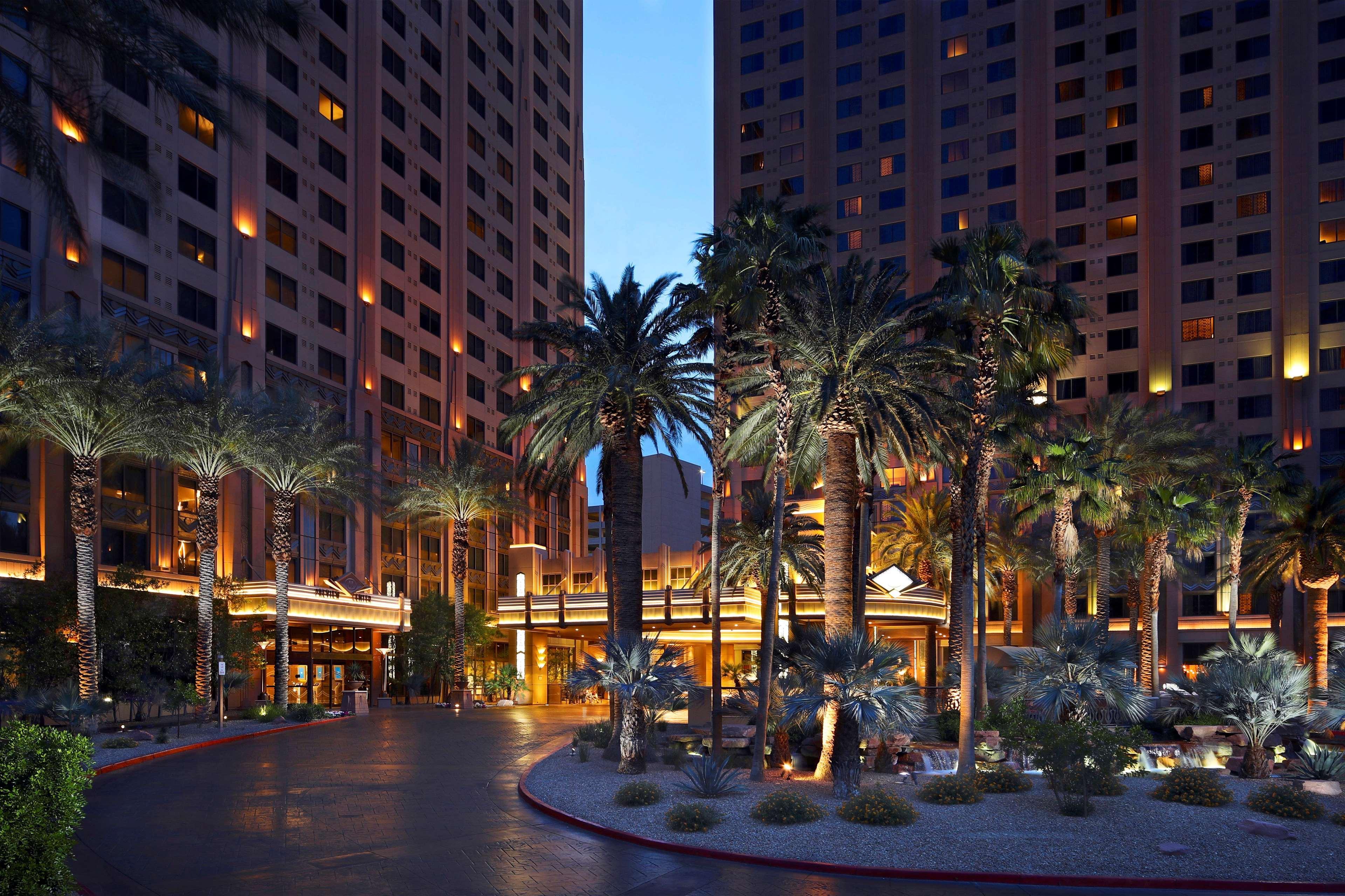 Hilton Grand Vacations Club On The Las Vegas Strip Hotel Exterior photo